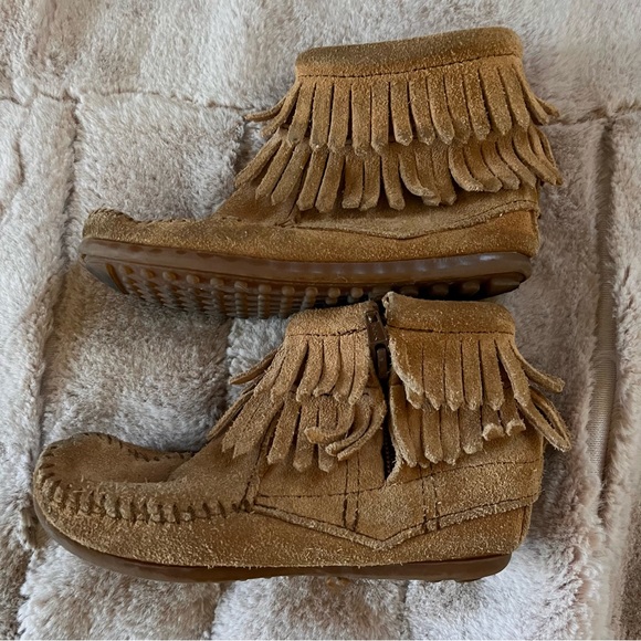 Minnetonka Double Fringe Side Zip Boot - Size 11 - Picture 11 of 11